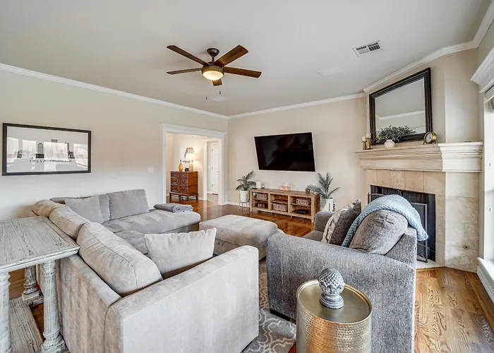 Pet-friendly Escape W/ Private Hot Tub!