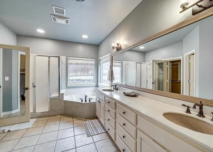 Pet-friendly Escape W/ Private Hot Tub! Holiday home