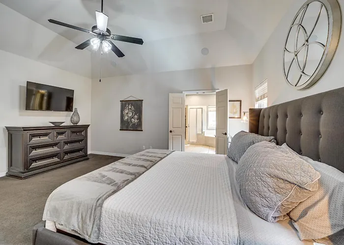 Holiday home Pet-friendly Escape W/ Private Hot Tub! *