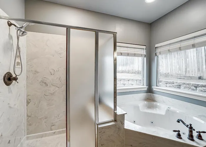 Pet-friendly Escape W/ Private Hot Tub! * Tulsa