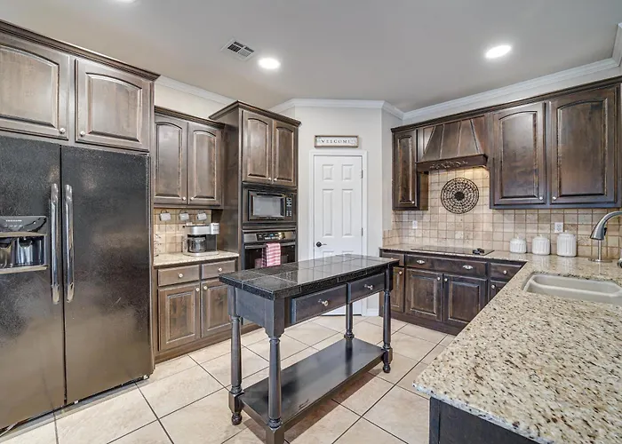 Pet-friendly Escape W/ Private Hot Tub! *