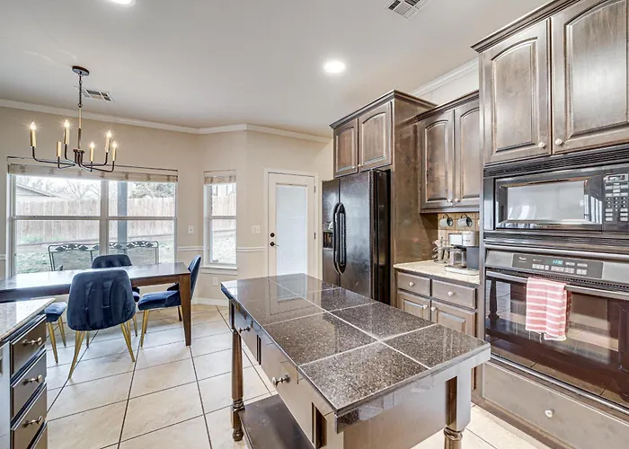 Pet-friendly Escape W/ Private Hot Tub!