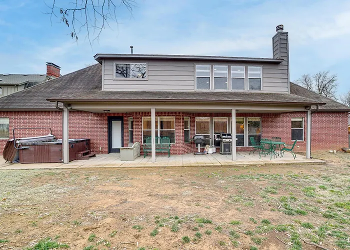 Pet-friendly Escape W/ Private Hot Tub! * Tulsa