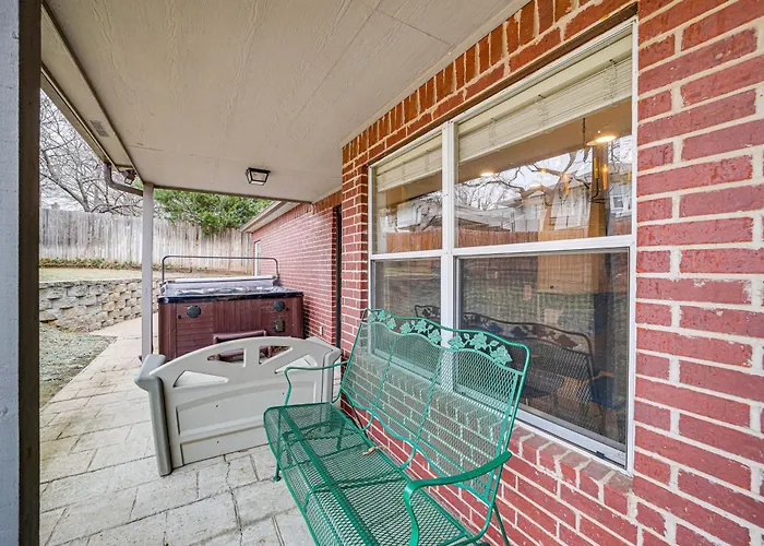 Pet-friendly Escape W/ Private Hot Tub! * Tulsa