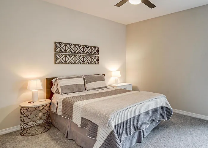 Сasa de vacaciones Pet-friendly Escape W/ Private Hot Tub! Tulsa