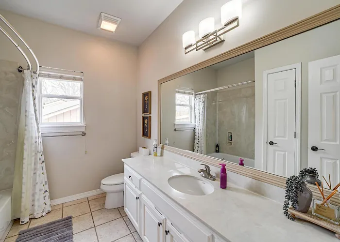 Pet-friendly Escape W/ Private Hot Tub! *