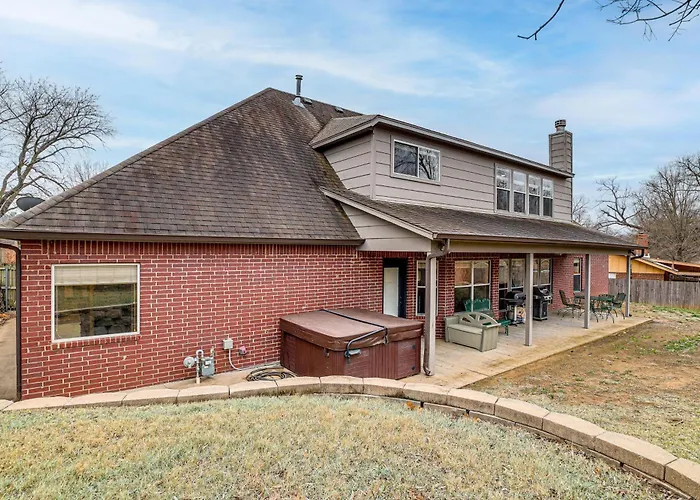 Pet-friendly Escape W/ Private Hot Tub! *