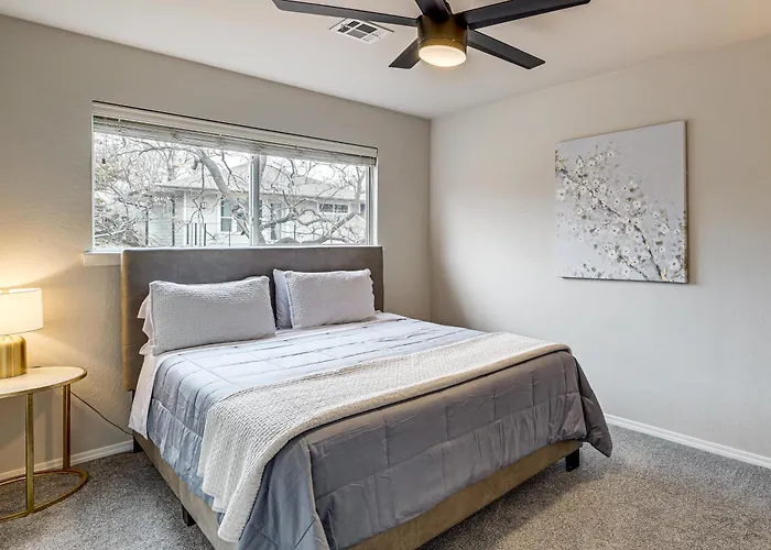 Pet-friendly Escape W/ Private Hot Tub! *