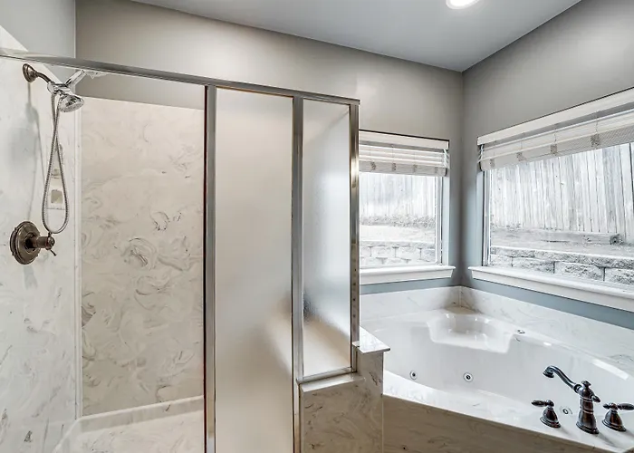 Pet-friendly Escape W/ Private Hot Tub! Tulsa