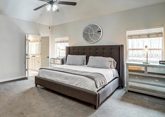Pet-friendly Escape W/ Private Hot Tub! * Tulsa