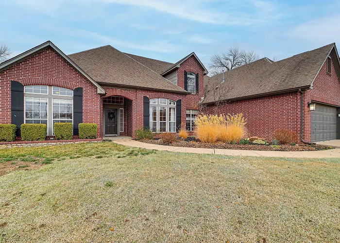 Pet-friendly Escape W/ Private Hot Tub! *