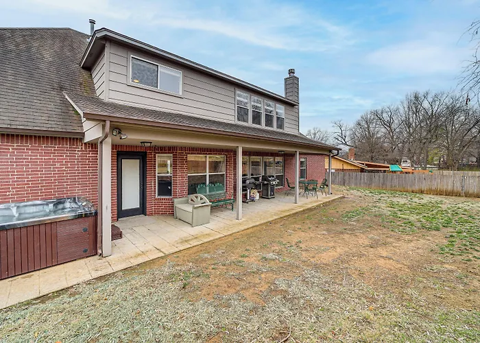 Pet-friendly Escape W/ Private Hot Tub! * Tulsa