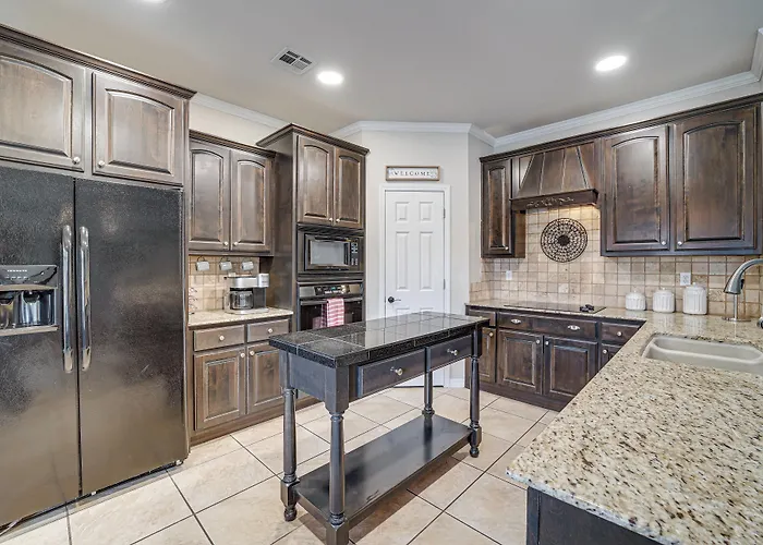 Pet-friendly Escape W/ Private Hot Tub! *